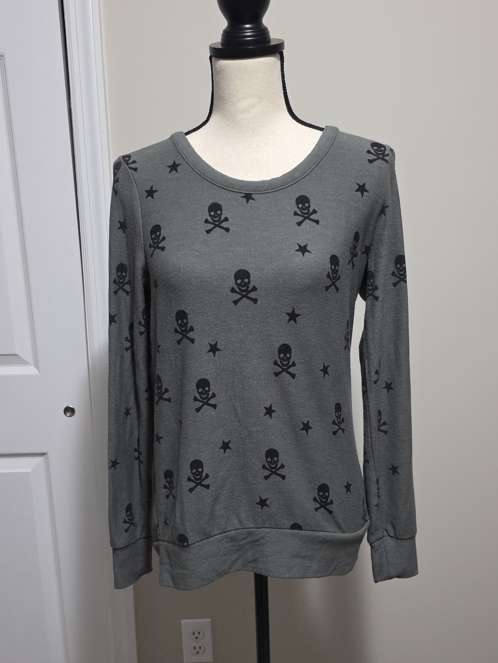Chaser Skull Crossbones Star Allover Print Shirt Grey Gray Green Medium